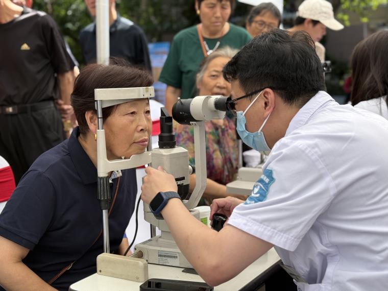20250606洁莲社区广场义诊 (11).jpg 20250606洁莲社区广场义诊 (11).jpg